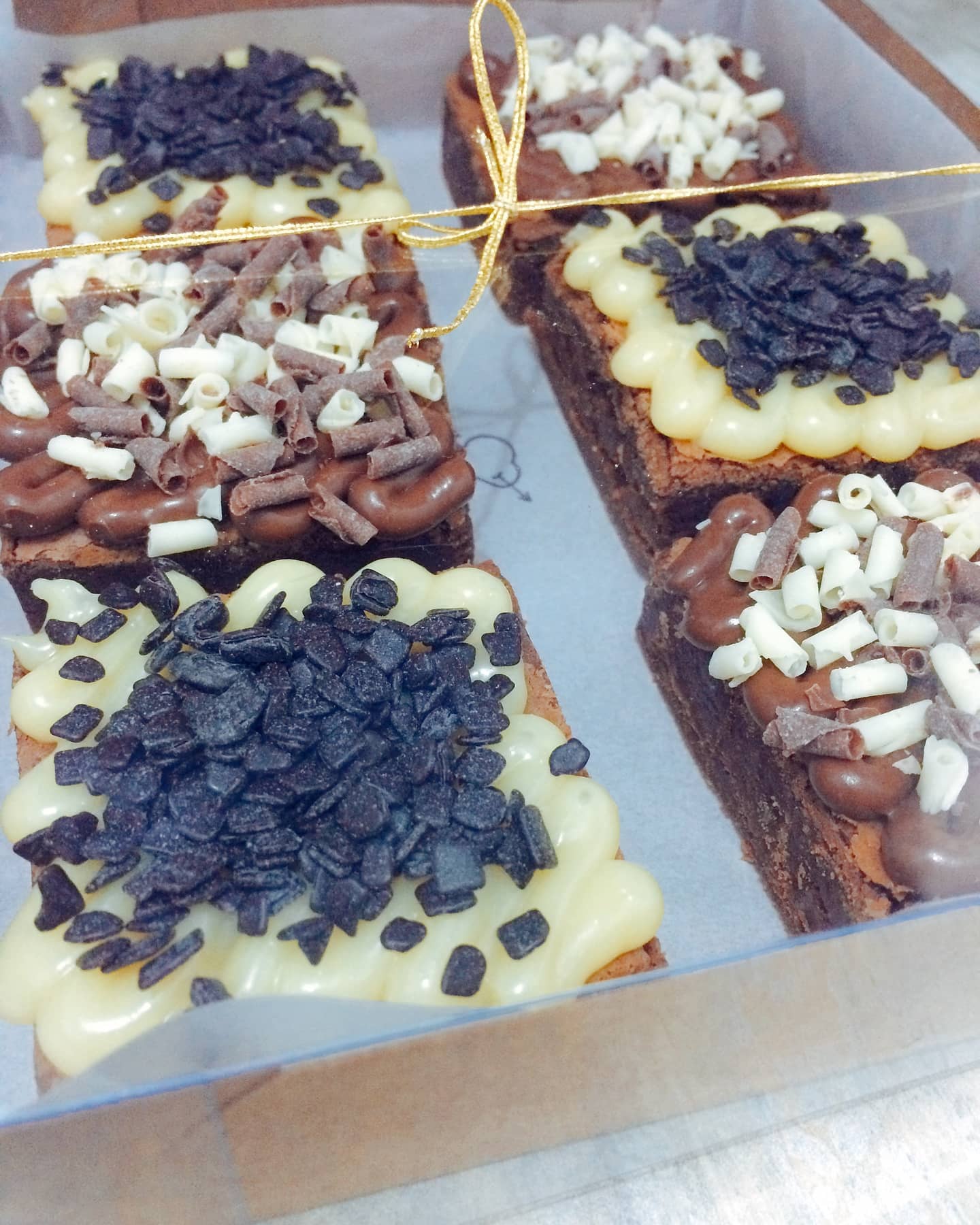 Kit com brownies decorados