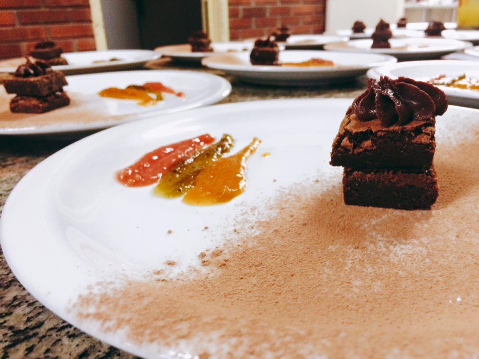 Sobremesa criada pelo chef Vinicius Braun usando Eros brownies 