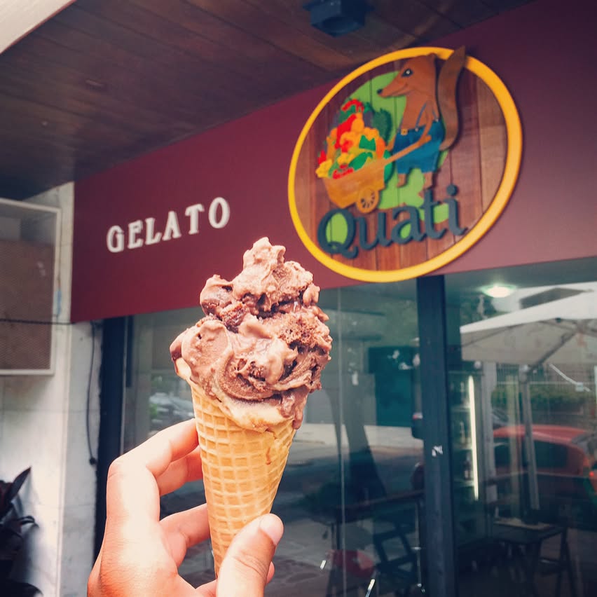 Gelato da Quati Gelato com pedaços de Eros brownies